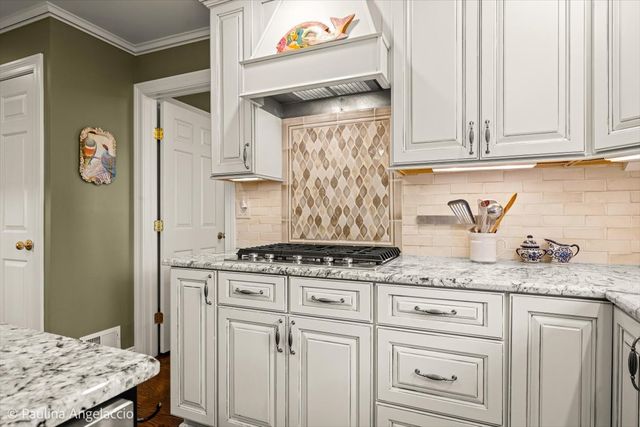570 Hillside Court, Barrington, IL 60010