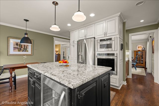 570 Hillside Court, Barrington, IL 60010