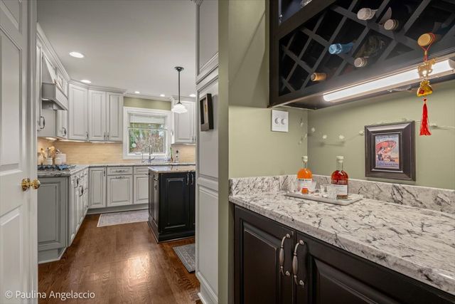 570 Hillside Court, Barrington, IL 60010