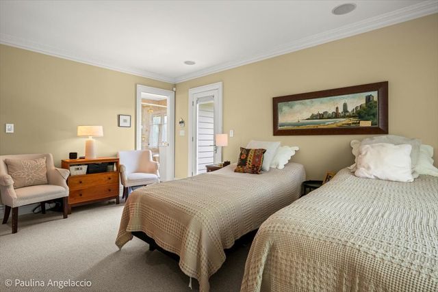570 Hillside Court, Barrington, IL 60010