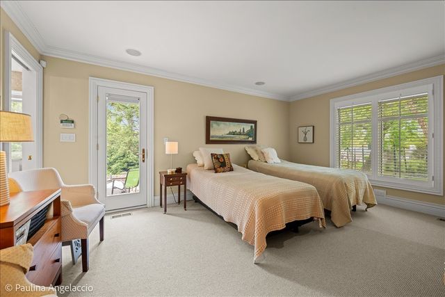 570 Hillside Court, Barrington, IL 60010