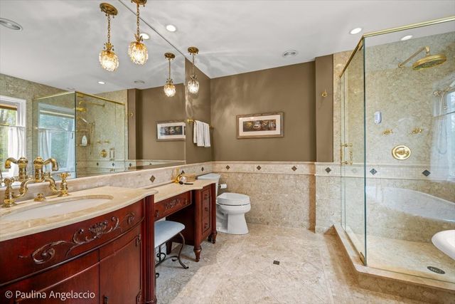 570 Hillside Court, Barrington, IL 60010