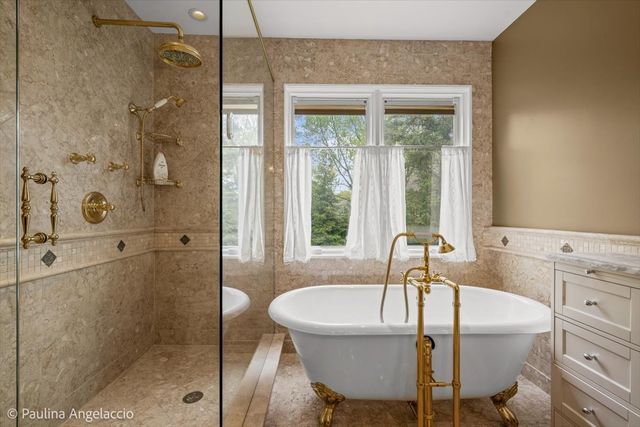 570 Hillside Court, Barrington, IL 60010