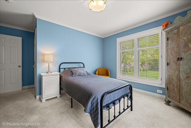 570 Hillside Court, Barrington, IL 60010