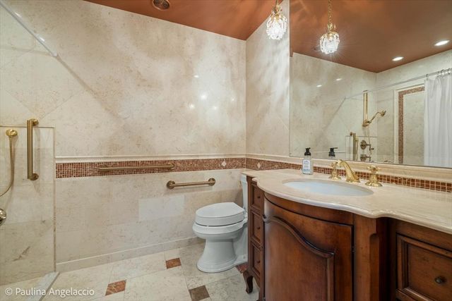 570 Hillside Court, Barrington, IL 60010