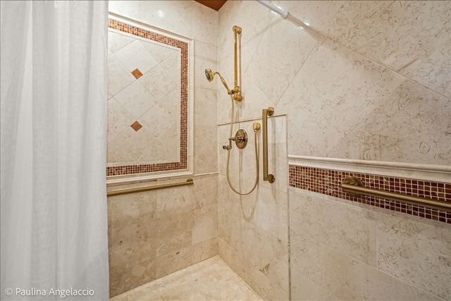 570 Hillside Court, Barrington, IL 60010