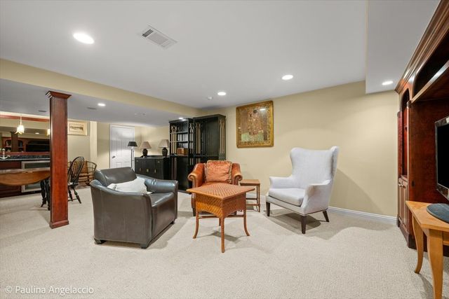 570 Hillside Court, Barrington, IL 60010