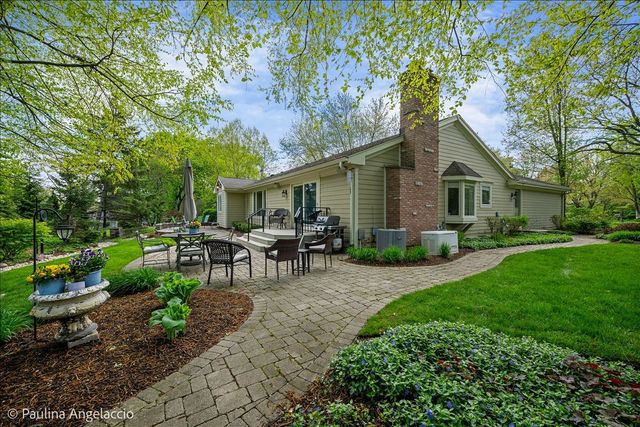 570 Hillside Court, Barrington, IL 60010