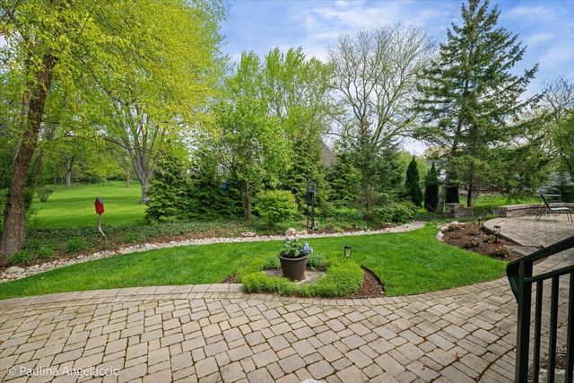 570 Hillside Court, Barrington, IL 60010
