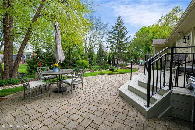 570 Hillside Court, Barrington, IL 60010