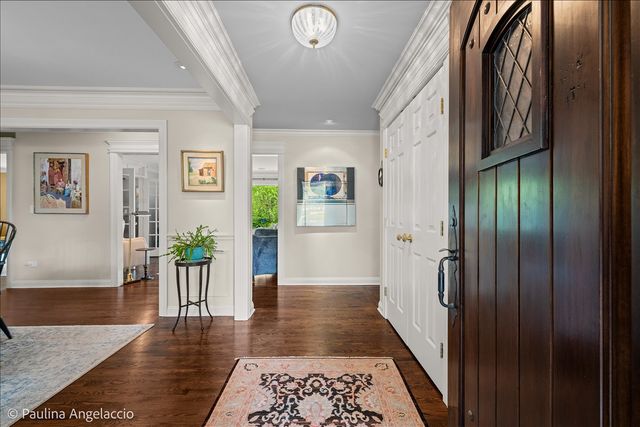 570 Hillside Court, Barrington, IL 60010