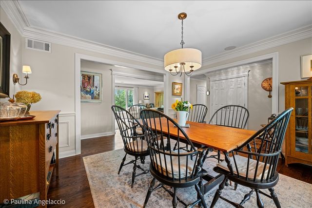 570 Hillside Court, Barrington, IL 60010
