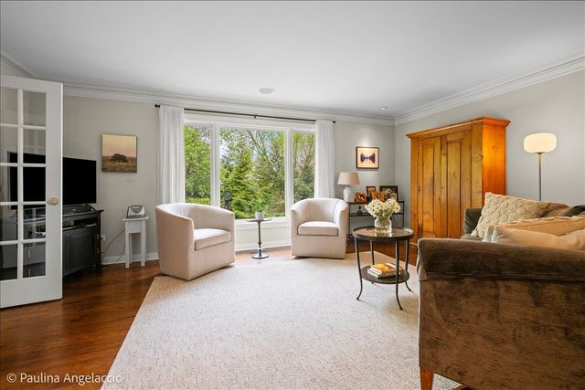 570 Hillside Court, Barrington, IL 60010