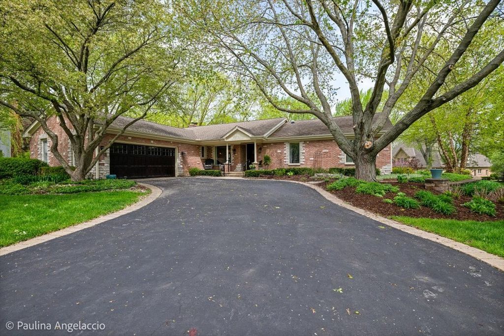 570 Hillside Court, Barrington, IL 60010