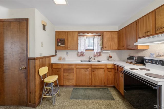 307 Demong Dr, Syracuse, NY 13214