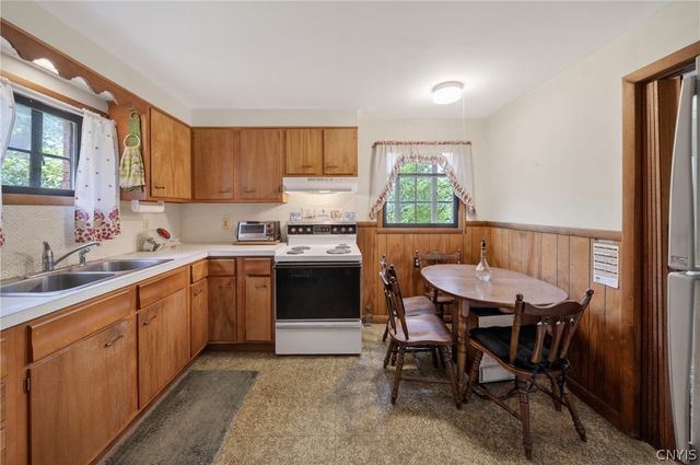 307 Demong Dr, Syracuse, NY 13214