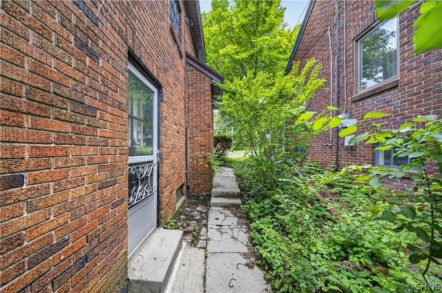 307 Demong Dr, Syracuse, NY 13214