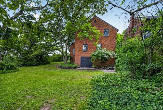 307 Demong Dr, Syracuse, NY 13214
