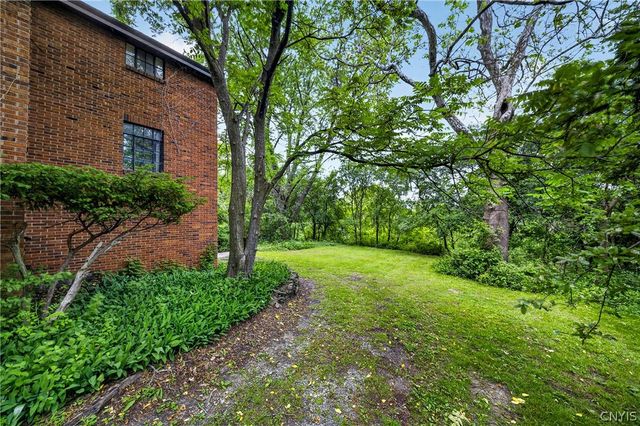 307 Demong Dr, Syracuse, NY 13214