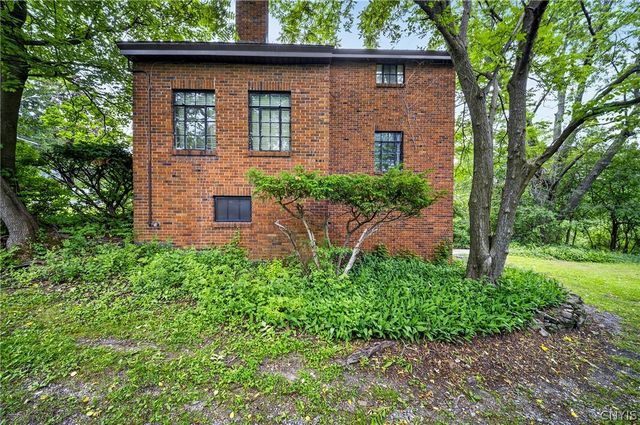 307 Demong Dr, Syracuse, NY 13214