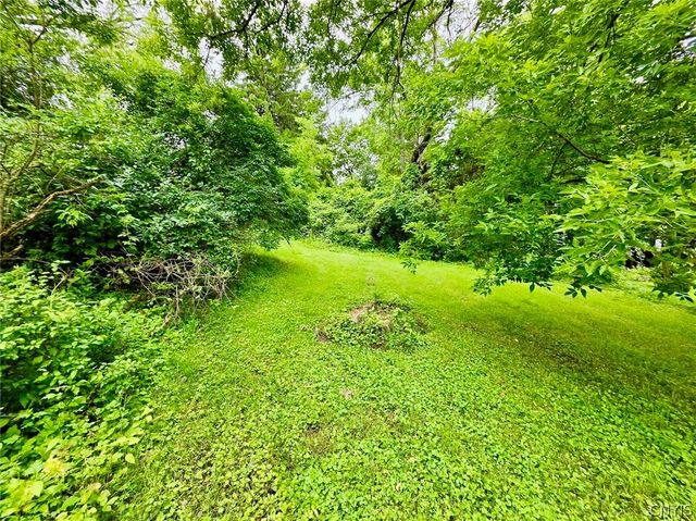 307 Demong Dr, Syracuse, NY 13214