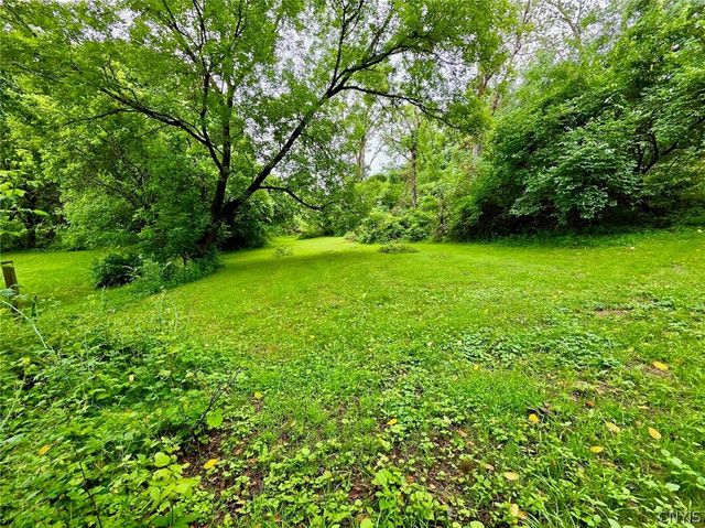 307 Demong Dr, Syracuse, NY 13214