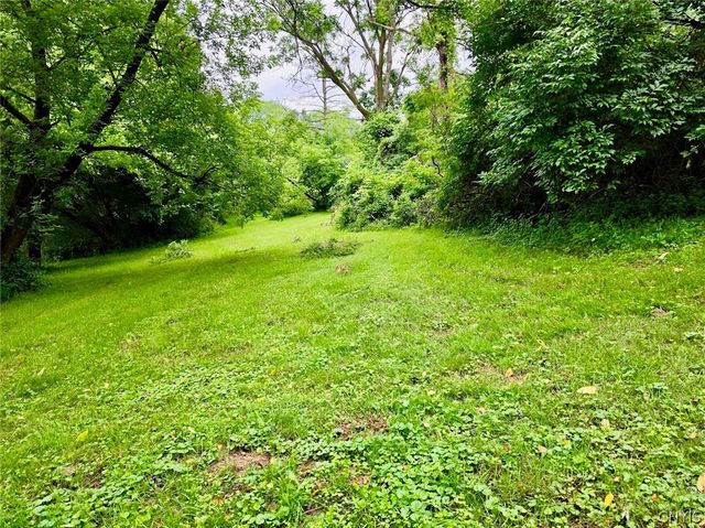 307 Demong Dr, Syracuse, NY 13214