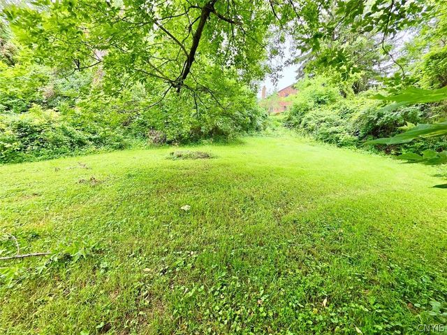 307 Demong Dr, Syracuse, NY 13214