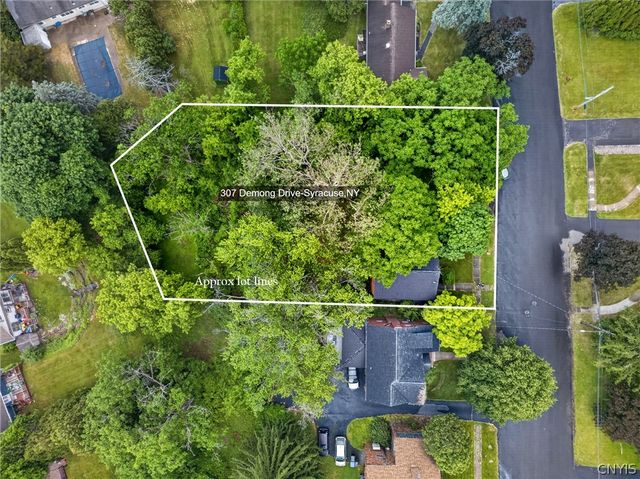 307 Demong Dr, Syracuse, NY 13214