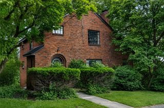 307 Demong Dr, Syracuse, NY 13214