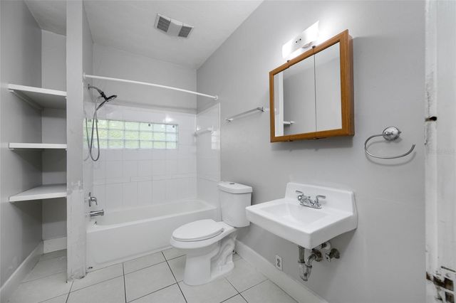 2208 N LINCOLN AVENUE, Tampa, FL 33607