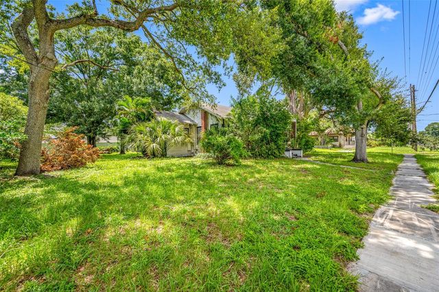 2208 N LINCOLN AVENUE, Tampa, FL 33607