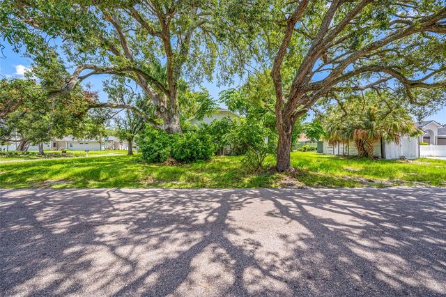 2208 N LINCOLN AVENUE, Tampa, FL 33607