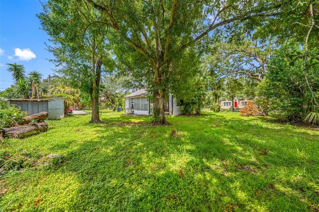 2208 N LINCOLN AVENUE, Tampa, FL 33607