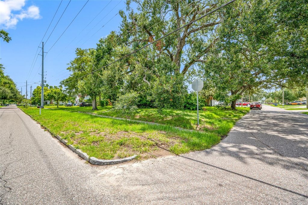 2208 N LINCOLN AVENUE, Tampa, FL 33607