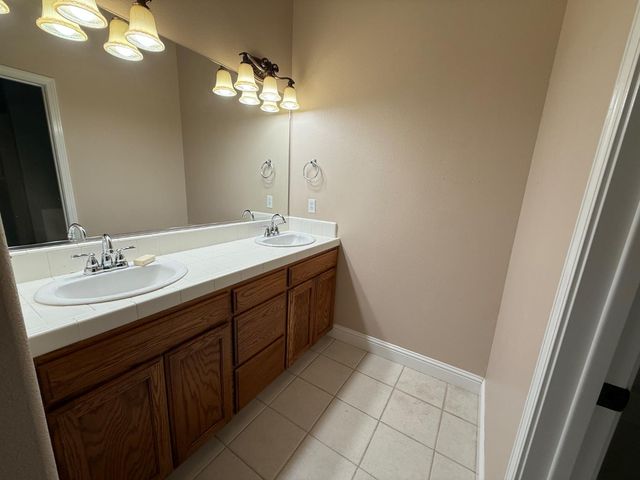 2087 S Church, Reedley, CA 93654