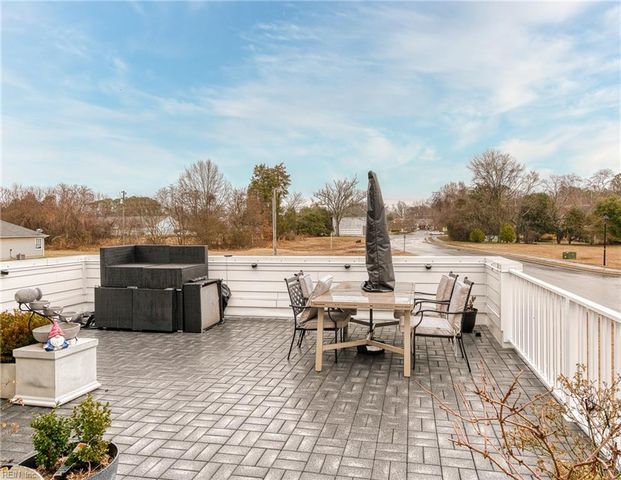 1020 Hitchens LN, Williamsburg, VA 23188