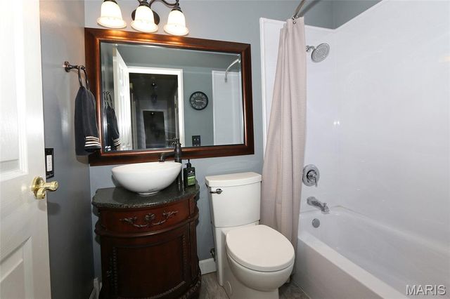 2870 Sussex Drive, Florissant, MO 63033