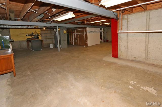 2870 Sussex Drive, Florissant, MO 63033