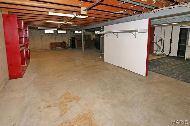 2870 Sussex Drive, Florissant, MO 63033