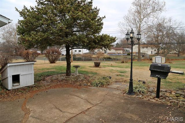 2870 Sussex Drive, Florissant, MO 63033