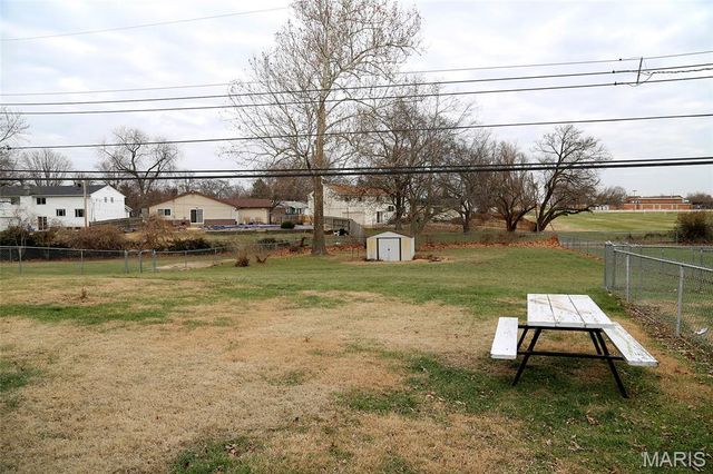 2870 Sussex Drive, Florissant, MO 63033