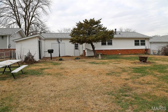 2870 Sussex Drive, Florissant, MO 63033