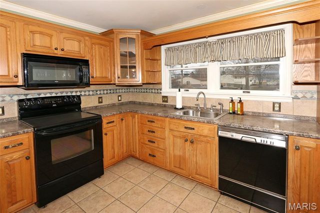 2870 Sussex Drive, Florissant, MO 63033