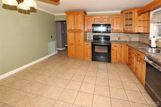 2870 Sussex Drive, Florissant, MO 63033