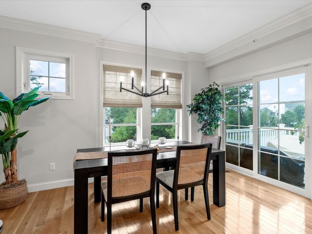 7 Sunflower Way, Plymouth, MA 02360