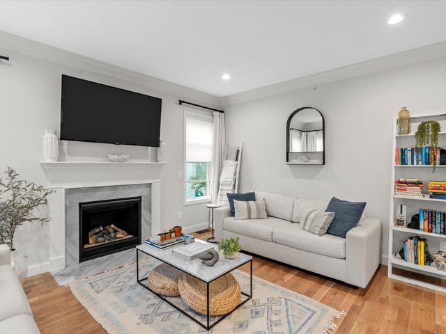 7 Sunflower Way, Plymouth, MA 02360