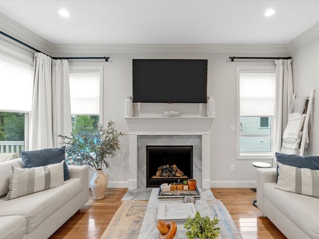 7 Sunflower Way, Plymouth, MA 02360