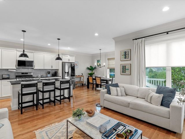 7 Sunflower Way, Plymouth, MA 02360