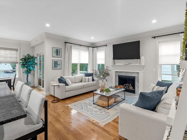 7 Sunflower Way, Plymouth, MA 02360